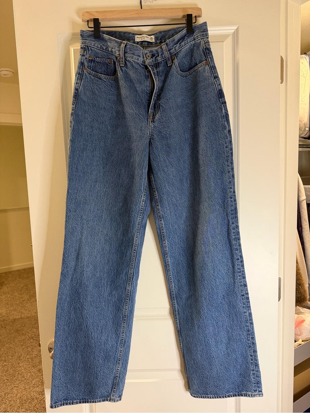 Abercrombie & Fitch Loose High-Rise Jeans - Blue